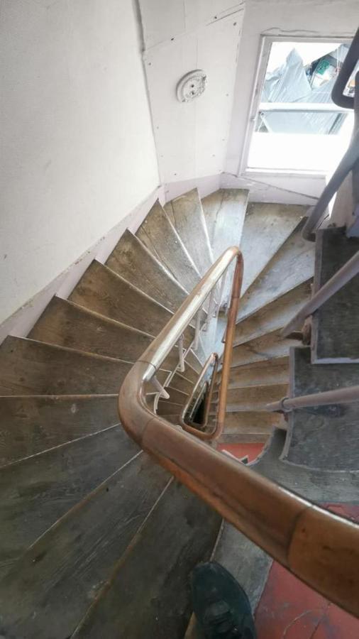 Petit Studette Sous Le Toit In The Heart Of The Fashion And Luxury District Appartement Parijs